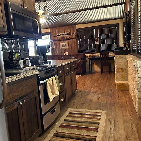Vineyard Trail Cottages- Adults Only Fredericksburg Eksteriør bilde