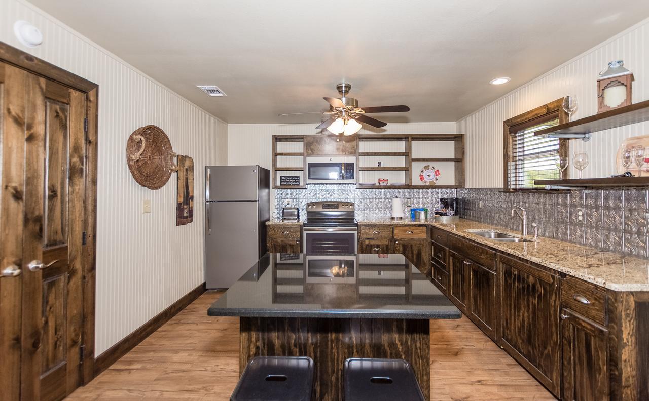 Vineyard Trail Cottages- Adults Only Fredericksburg Rom bilde