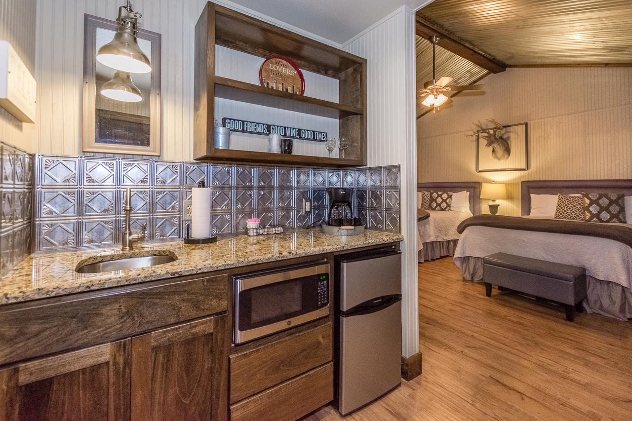 Vineyard Trail Cottages- Adults Only Fredericksburg Rom bilde