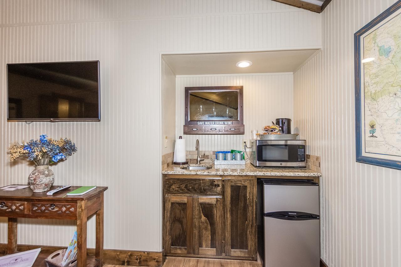 Vineyard Trail Cottages- Adults Only Fredericksburg Rom bilde